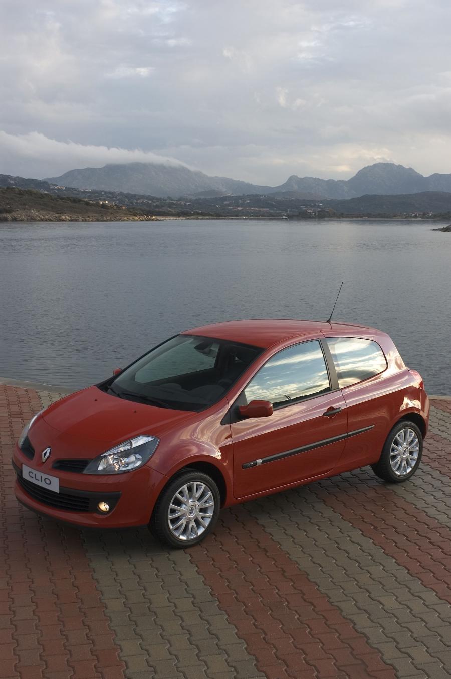  Renault Clio 2006 года  (фото 86 из 97)